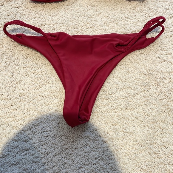 Bikini - Picture 2 of 4